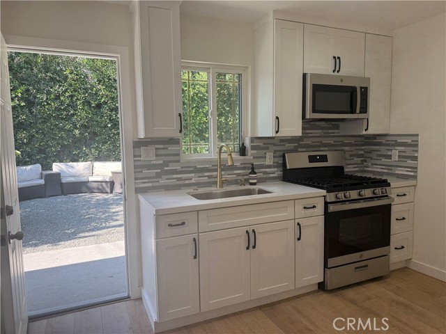 Detail Gallery Image 4 of 22 For 15159 La Maida St #B,  Sherman Oaks,  CA 91403 - 1 Beds | 1 Baths