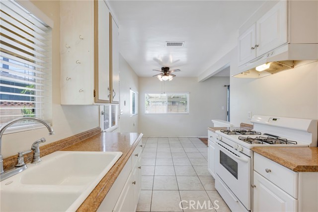 428 S Rosalinda Avenue, Azusa CA: https://media.crmls.org/medias/09898a23-9d35-41ca-870c-9aaf642cb5a9.jpg