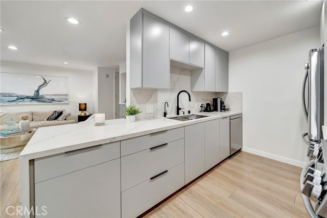 Detail Gallery Image 14 of 52 For 14727 Magnolia Bld #126,  Sherman Oaks,  CA 91403 - 2 Beds | 2/1 Baths