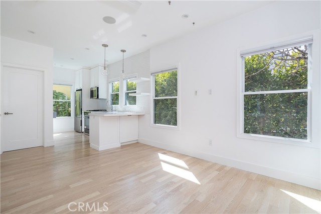 Detail Gallery Image 9 of 47 For 5228 De Longpre Ave, Los Angeles,  CA 90027 - 2 Beds | 2 Baths