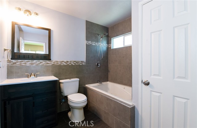 Detail Gallery Image 13 of 19 For 402 Glenshaw Ave, La Puente,  CA 91744 - 3 Beds | 2 Baths
