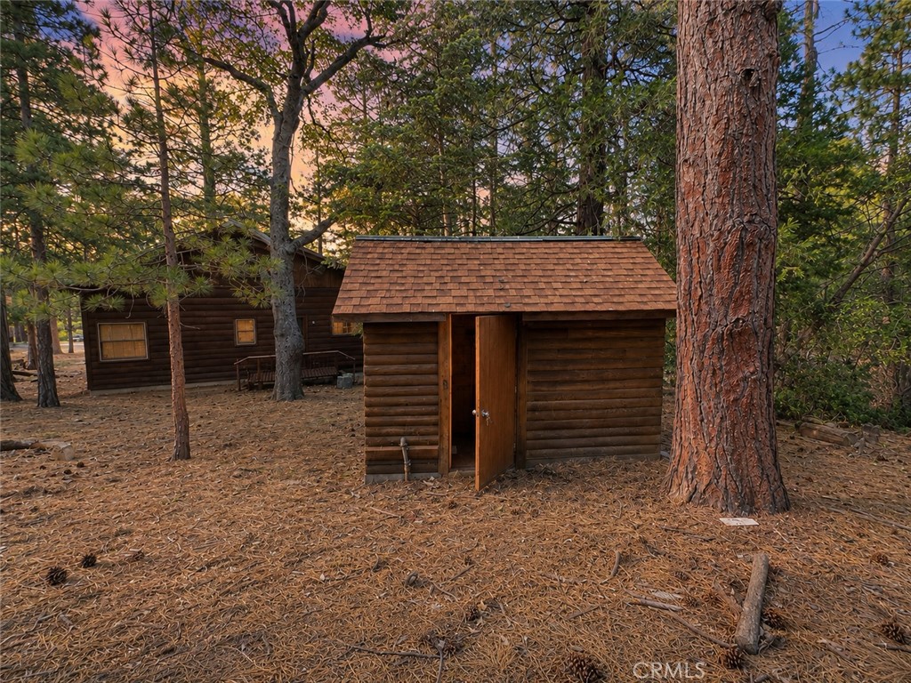 https://media.crmls.org/medias/098ad7a4-5702-4aec-b604-87e4ae4eaed4.jpg?preset=X-Large