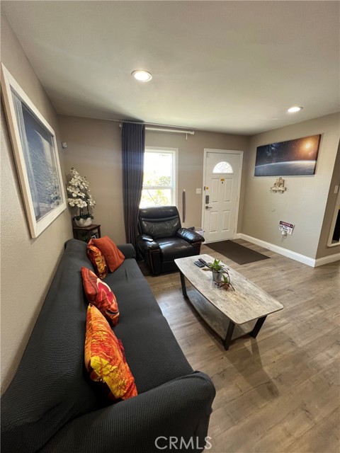 423 East Iris Street photo 8