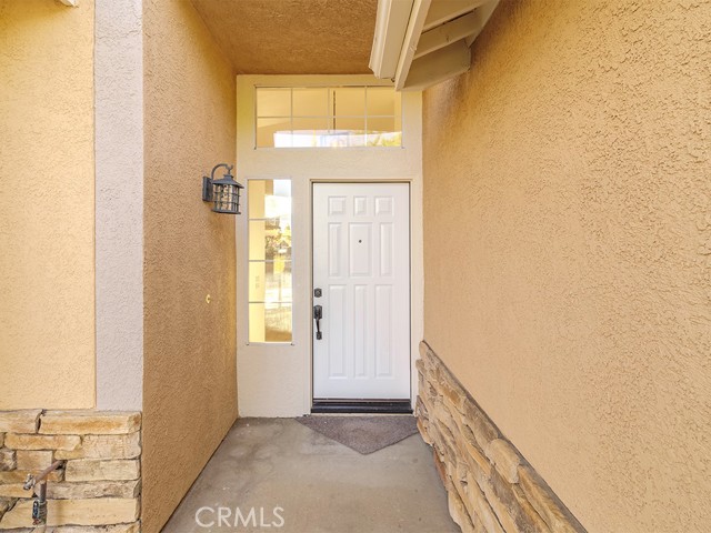 Detail Gallery Image 2 of 34 For 23103 Coffee Berry Cir, Corona,  CA 92883 - 4 Beds | 2 Baths