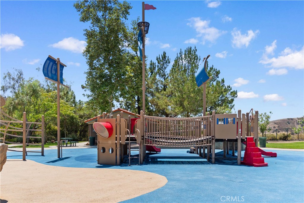 https://media.crmls.org/medias/098e44a3-e7a0-4473-b244-bf53c76fa0da.jpg?preset=X-Large