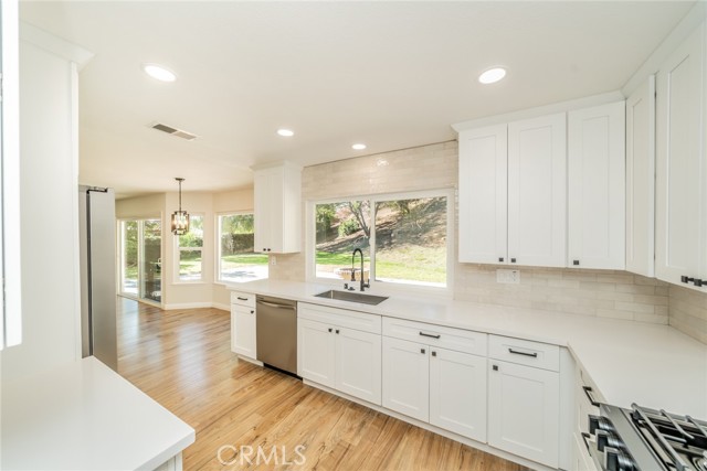 Detail Gallery Image 11 of 65 For 3 Wild West Cir, Phillips Ranch,  CA 91766 - 3 Beds | 3 Baths