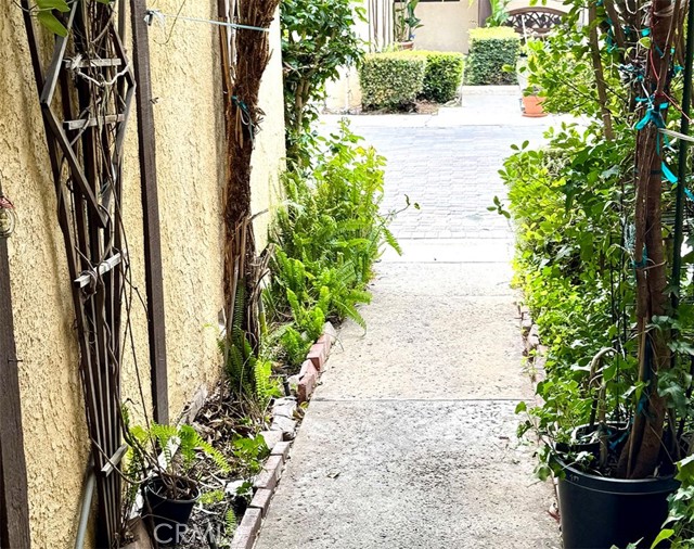 Detail Gallery Image 3 of 31 For 17241 Roscoe #16,  Northridge,  CA 91325 - 3 Beds | 3 Baths