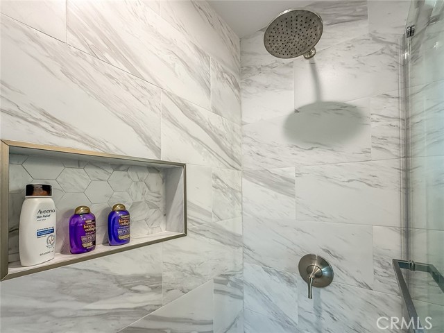 24017 Sylvan Street, Woodland Hills CA: https://media.crmls.org/medias/098ecbb9-5330-4f7c-8750-dcaa386f12e1.jpg
