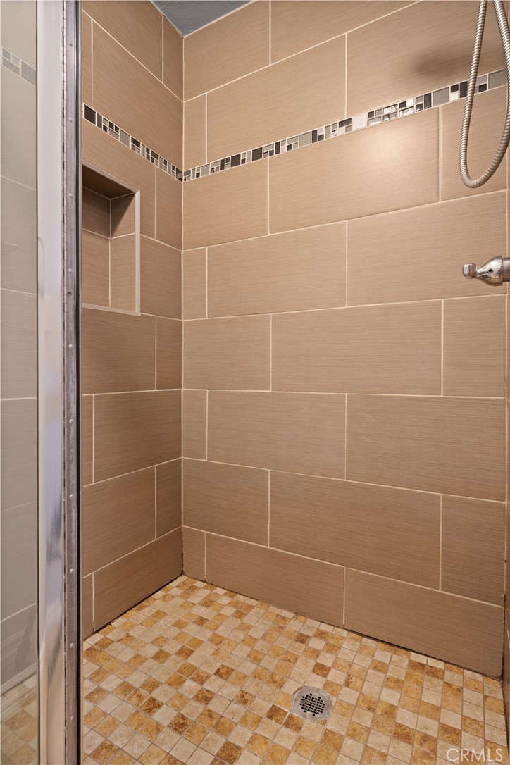 https://media.crmls.org/medias/098f2b70-1915-48ca-9d6b-486d0b1de734.jpg?preset=X-Large