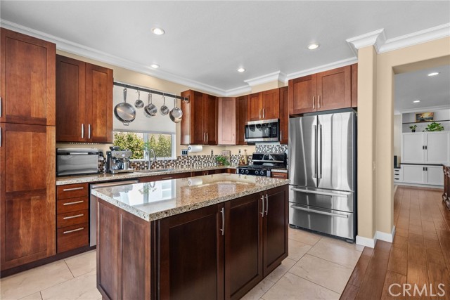 27711 Adonis Lane, Canyon Country CA: https://media.crmls.org/medias/098f2bc6-0831-4f4c-9d02-b307d497add8.jpg