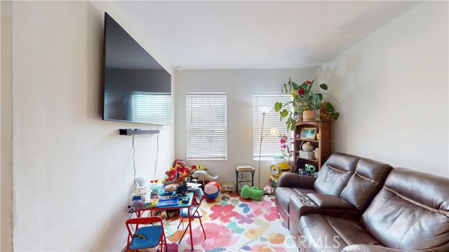 1155 E 58th Drive, Los Angeles CA: https://media.crmls.org/medias/098f9ddd-2f40-4770-9128-49fc43fbcbd2.jpg