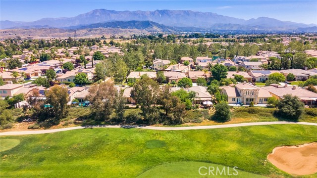 36235 Bay Hill Drive, Beaumont CA: https://media.crmls.org/medias/09901d36-402c-4cb4-ae2b-94bf1361b9db.jpg