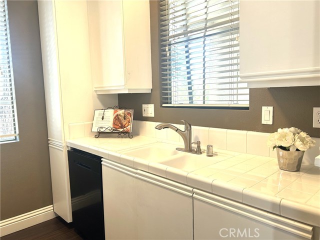 Detail Gallery Image 19 of 29 For 10824 Sabre Hill Dr, San Diego,  CA 92128 - 1 Beds | 1 Baths