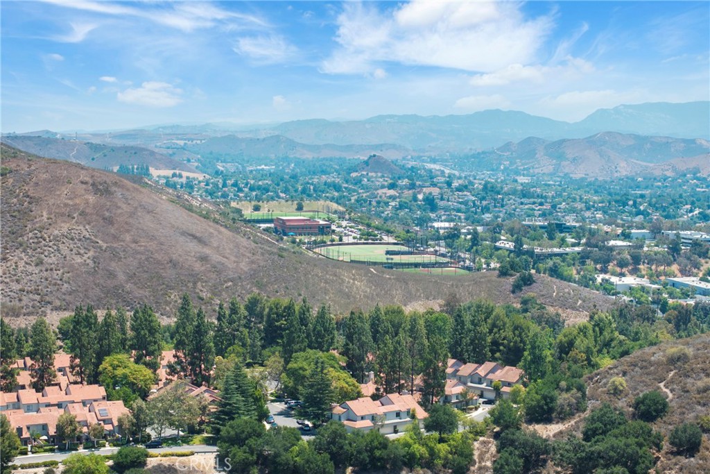 https://media.crmls.org/medias/0990dbba-4ebf-4104-be4b-83bfa3707748.jpg?preset=X-Large