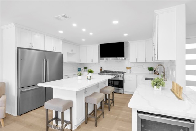 8381 E Blithedale Street, Long Beach CA: https://media.crmls.org/medias/0990fa6e-a889-45ab-af81-3b4bb0659a44.jpg
