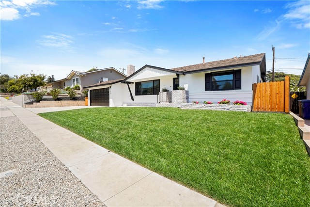 270 Fairfax Avenue, Ventura CA: https://media.crmls.org/medias/0992bf82-8ee7-4875-a11e-65abe3b66852.jpg