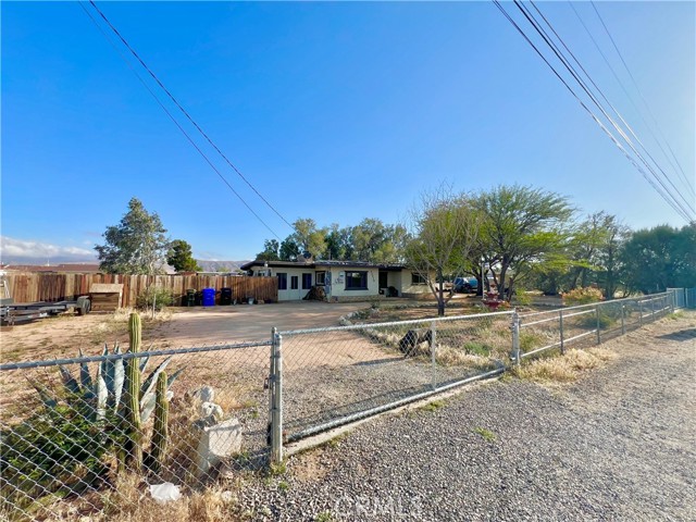 Detail Gallery Image 3 of 25 For 23079 Minnetonka Rd, Apple Valley,  CA 92308 - 3 Beds | 1 Baths