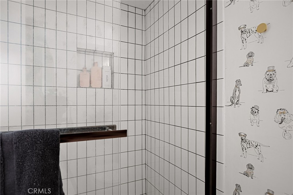 https://media.crmls.org/medias/099336a3-4a5a-4588-89a2-535ce5a02076.jpg?preset=X-Large