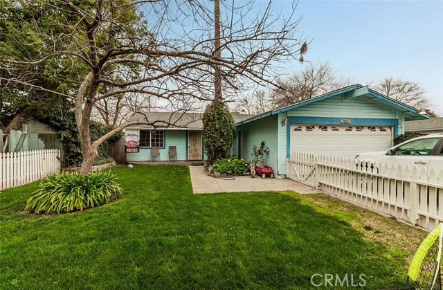Detail Gallery Image 1 of 28 For 3683 N Ezie Ave, Fresno,  CA 93727 - 3 Beds | 1 Baths