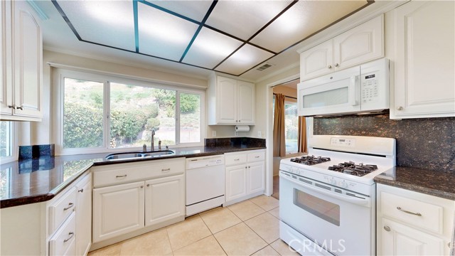 Detail Gallery Image 18 of 75 For 3025 Small Canyon Dr, Highland,  CA 92346 - 4 Beds | 2 Baths