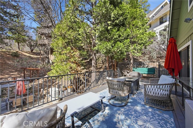 528 Brentwood, Lake Arrowhead CA: https://media.crmls.org/medias/09945fd9-e1fe-4a0d-924c-a554ddf0f3dd.jpg