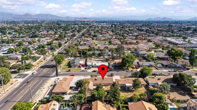 878 E Holly Street, Rialto CA: https://media.crmls.org/medias/09949568-65f5-4d57-9ab7-1777eb911090.jpg