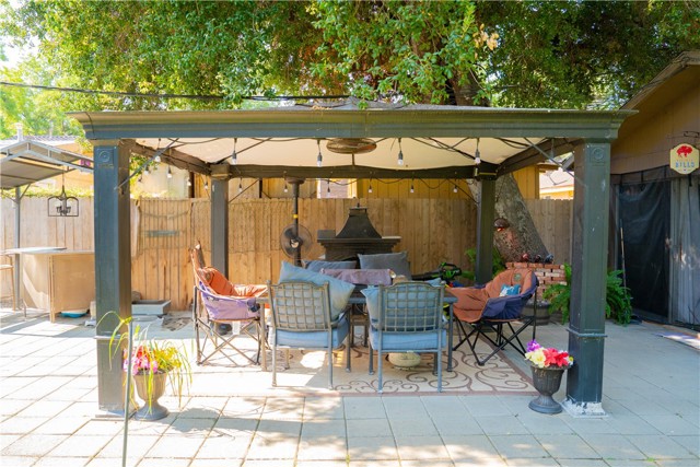 7319 Owensmouth Avenue, Canoga Park CA: https://media.crmls.org/medias/0994a44c-e5d6-4636-8a5c-ec51cb0e338b.jpg