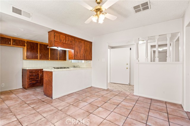 Detail Gallery Image 4 of 39 For 43236 20th St, Lancaster,  CA 93534 - 4 Beds | 2 Baths