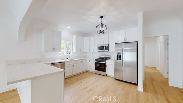 1113 Pacific Ave, Long Beach CA: https://media.crmls.org/medias/099521a9-32c0-47ed-b1c7-fa25a3470352.jpg