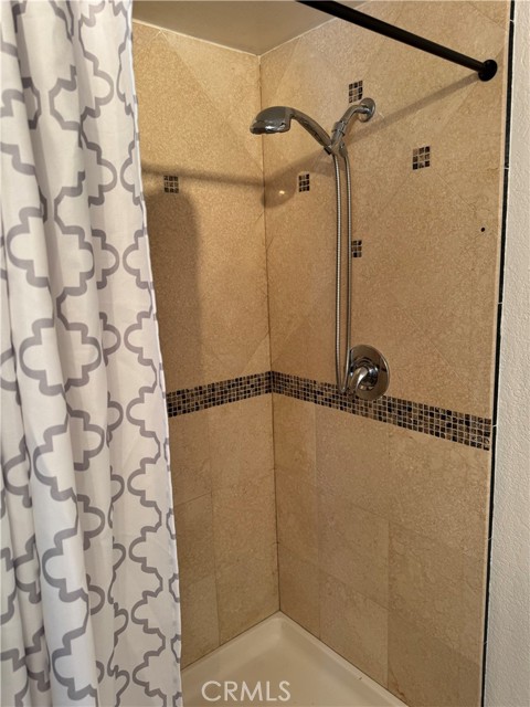 Detail Gallery Image 9 of 11 For 17242 Grand Ave #B,  Lake Elsinore,  CA 92530 - 3 Beds | 2 Baths