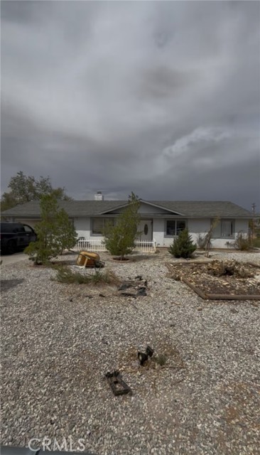 21826 Jelan Avenue, Apple Valley CA: https://media.crmls.org/medias/09972468-fb2e-49a0-83e9-90f50cd7685a.jpg