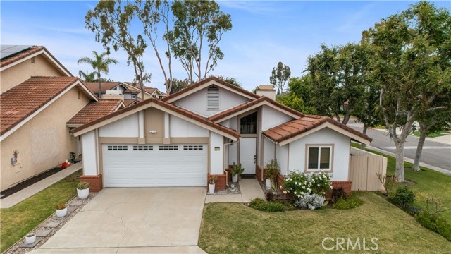 1027 W Rainbow Falls Way, Orange CA: https://media.crmls.org/medias/099744a8-7759-431d-ba6b-4cdf5f637421.jpg