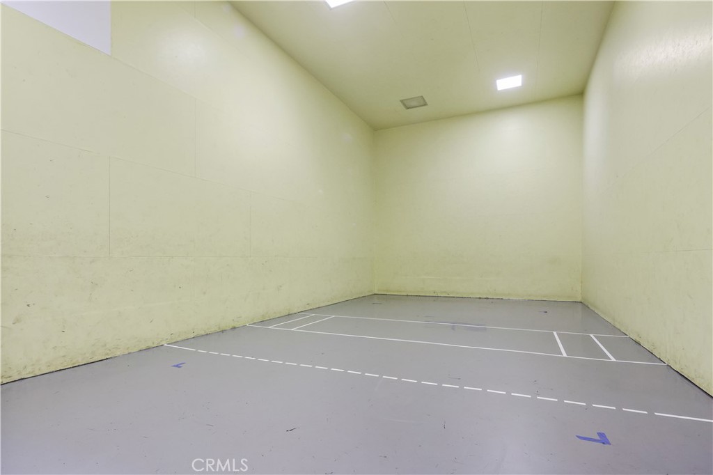 https://media.crmls.org/medias/099785b3-e63d-4dc8-9874-0692daa4a895.jpg?preset=X-Large