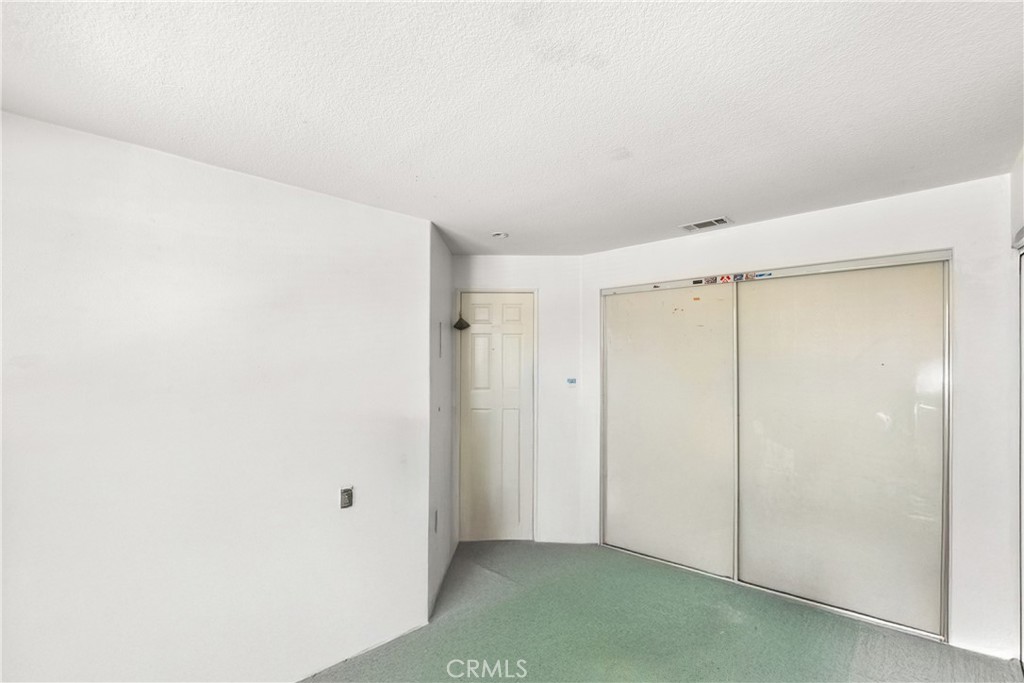 https://media.crmls.org/medias/0997c3b9-1b9f-4df0-ad56-d83902d962f4.jpg?preset=X-Large