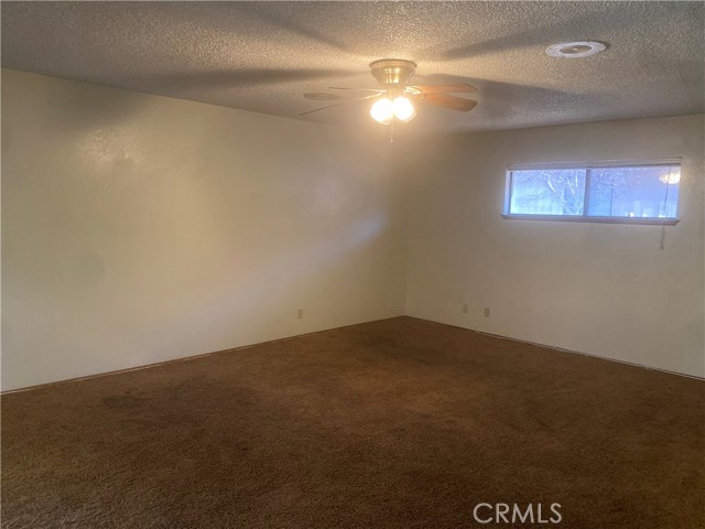 17870 Sage Hen Road, Victorville CA: https://media.crmls.org/medias/0997d9aa-7ef1-4a54-a33b-2fd1acf6c69b.jpg