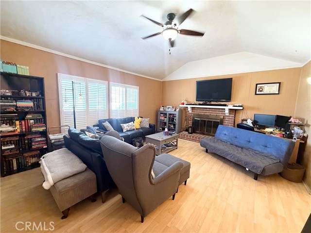 516 N Brand Boulevard, San Fernando CA: https://media.crmls.org/medias/09980f89-d6c6-418c-bce6-35b3e8519533.jpg