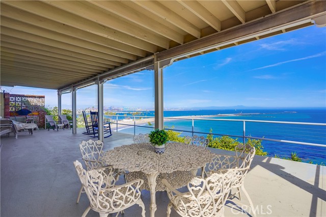 Detail Gallery Image 18 of 72 For 4010 Bluff Pl, San Pedro,  CA 90731 - 4 Beds | 3/1 Baths