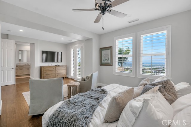 24234 Reyes Adobe Way, Valencia CA: https://media.crmls.org/medias/099a0d10-08db-45f6-b4d9-7a13e9e29141.jpg