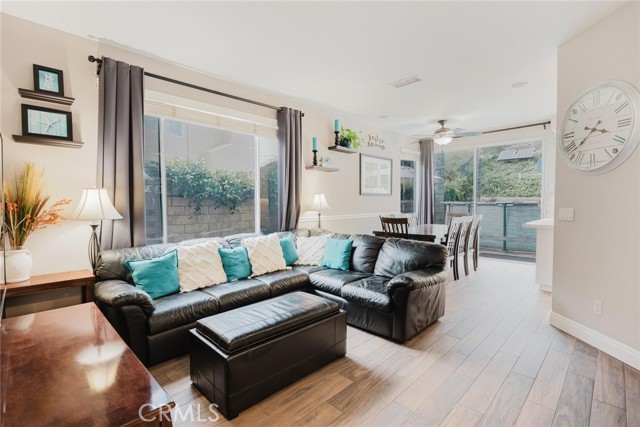 20019 Franks Way, Saugus CA: https://media.crmls.org/medias/099a4116-f2fb-43c4-9097-b8639abd8fb2.jpg