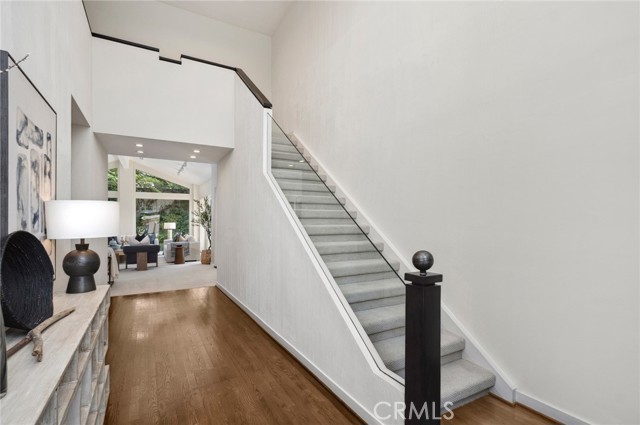 6 Rue Marseilles, Newport Beach CA: https://media.crmls.org/medias/099a4eab-57c1-4414-8d52-b7aa7f944060.jpg
