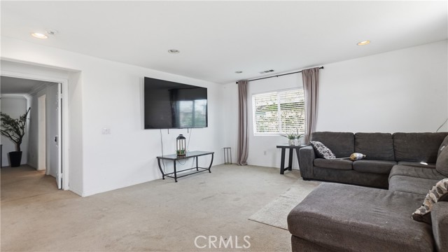 Detail Gallery Image 14 of 41 For 11938 Tiffany, Victorville,  CA 92392 - 4 Beds | 3 Baths