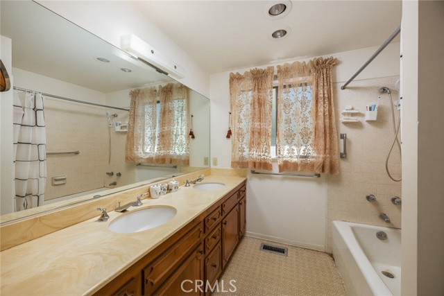 3625 Lombardy photo 41