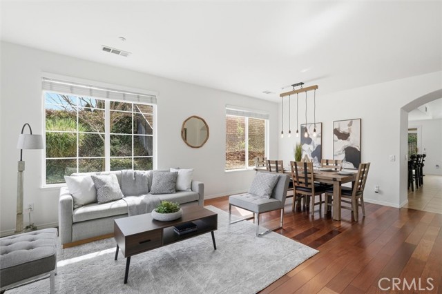 Detail Gallery Image 3 of 43 For 5244 Huckleberry Oak, Simi Valley,  CA 93063 - 5 Beds | 3 Baths