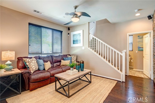 Detail Gallery Image 9 of 31 For 12001 Rock Creek Ct, Hawthorne,  CA 90250 - 4 Beds | 3 Baths