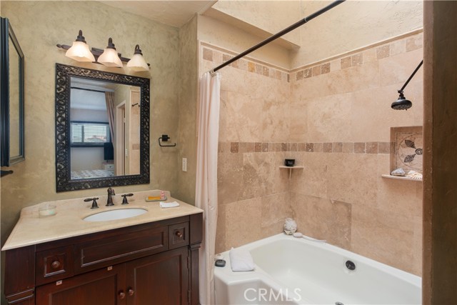 Primary En-suite Bathroom