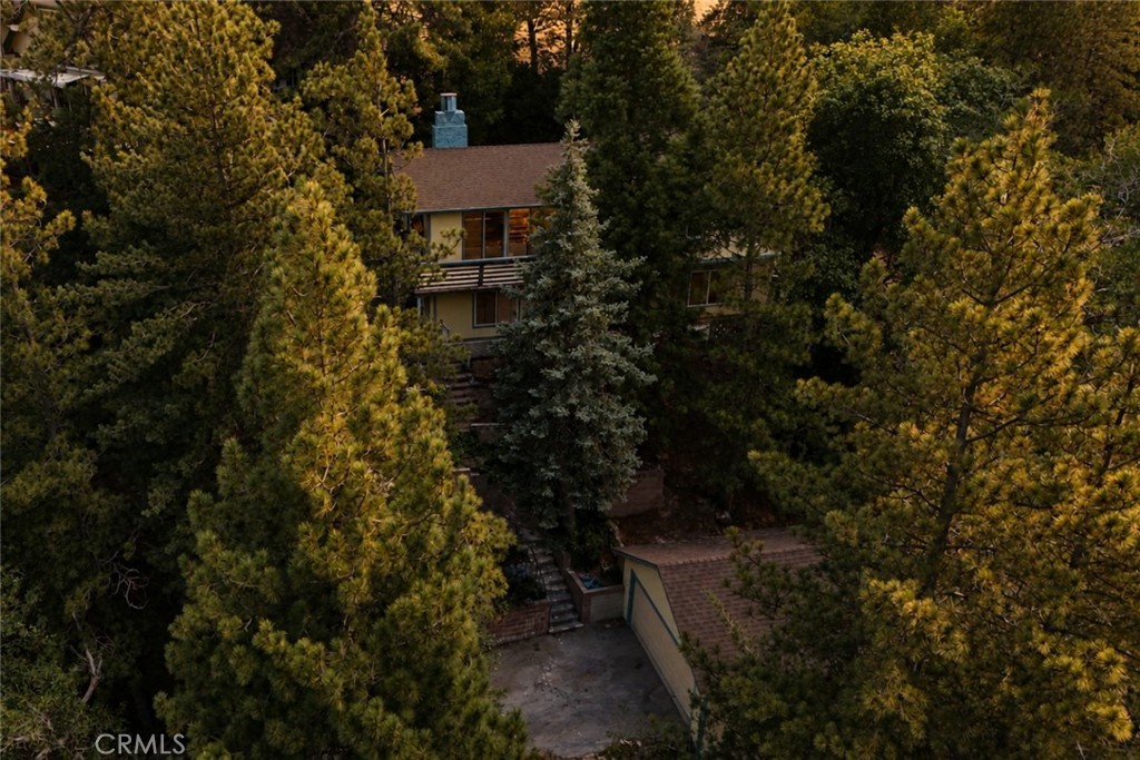 https://media.crmls.org/medias/099cf90d-a79a-4b83-9839-a686a929a411.jpg?preset=X-Large