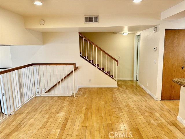 Detail Gallery Image 14 of 24 For 18354 Collins St #F,  Tarzana,  CA 91356 - 2 Beds | 2/1 Baths