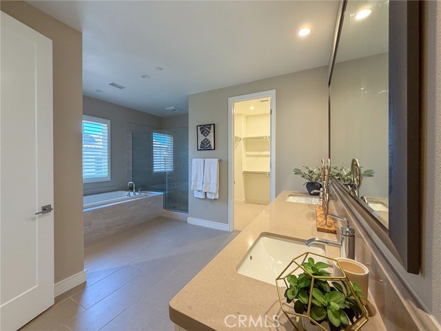 142 Dolci, Irvine CA: https://media.crmls.org/medias/099e9a64-ec1f-4ce0-9944-f2c030856fbe.jpg