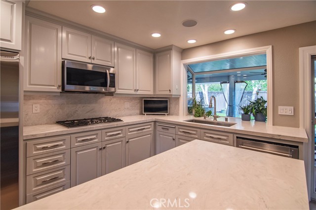 Detail Gallery Image 3 of 4 For 22076 Tobarra, Mission Viejo,  CA 92692 - 3 Beds | 2 Baths