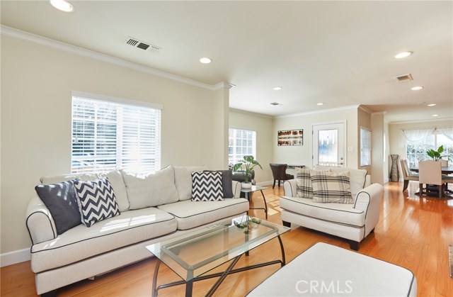 Detail Gallery Image 5 of 33 For 17827 Burbank Bld, Encino,  CA 91316 - 3 Beds | 2 Baths